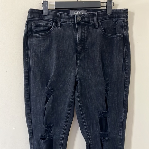 Torrid Black Sky High Skinny Distressed Denim Jeans Size 14 - Picture 2 of 11